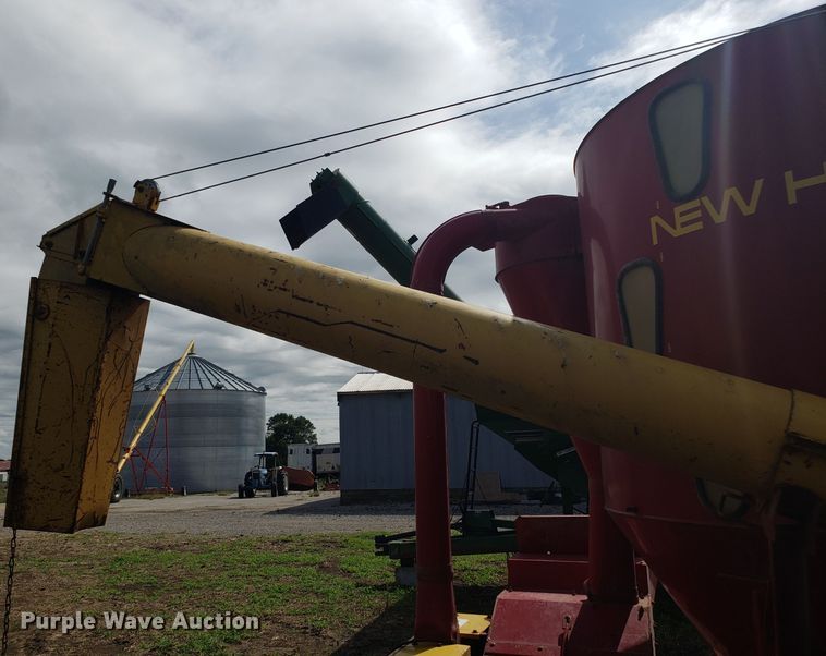 image for item DG7595 New Holland 355 feed mixer/grinder