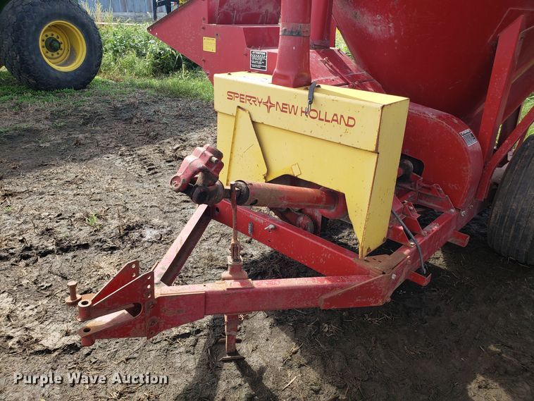 image for item DG7595 New Holland 355 feed mixer/grinder