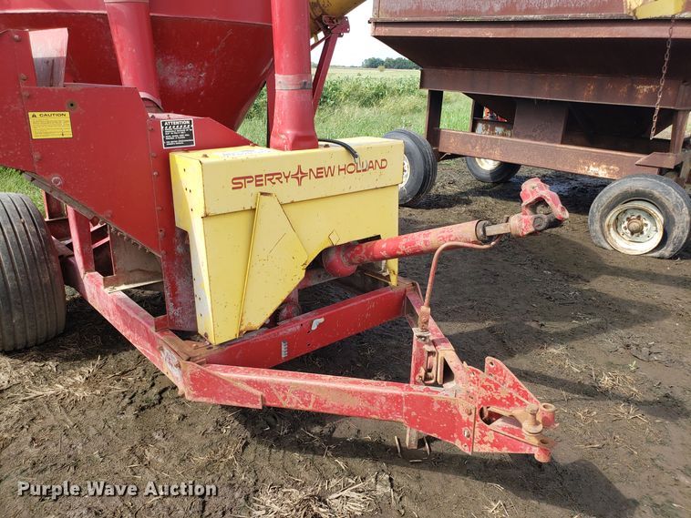 image for item DG7595 New Holland 355 feed mixer/grinder