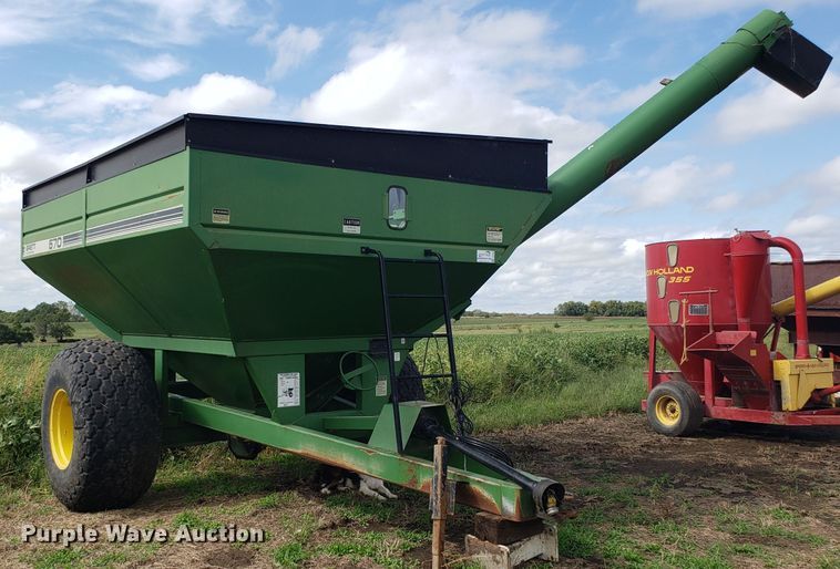 image for item DG7596 Brent 670 grain cart