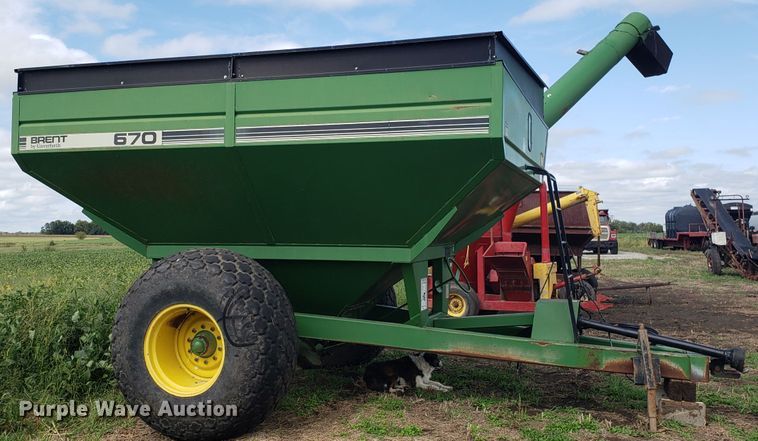 image for item DG7596 Brent 670 grain cart