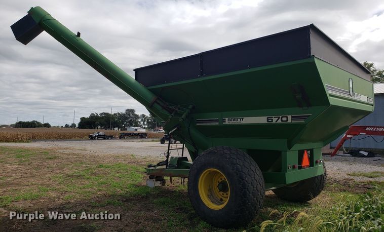 image for item DG7596 Brent 670 grain cart