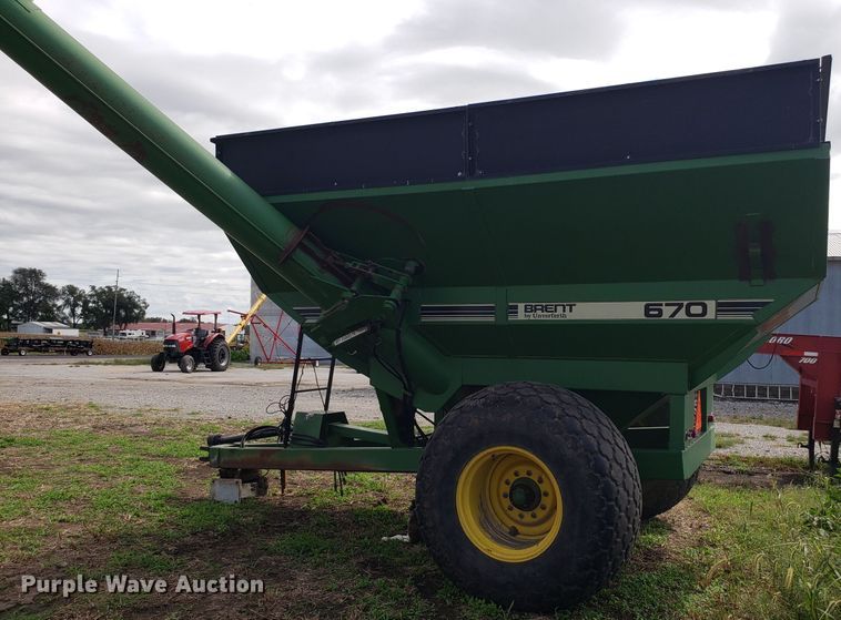 image for item DG7596 Brent 670 grain cart