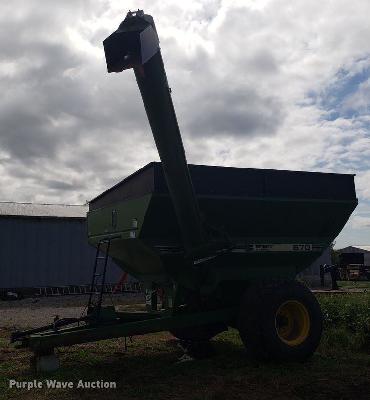 image for item DG7596 Brent 670 grain cart
