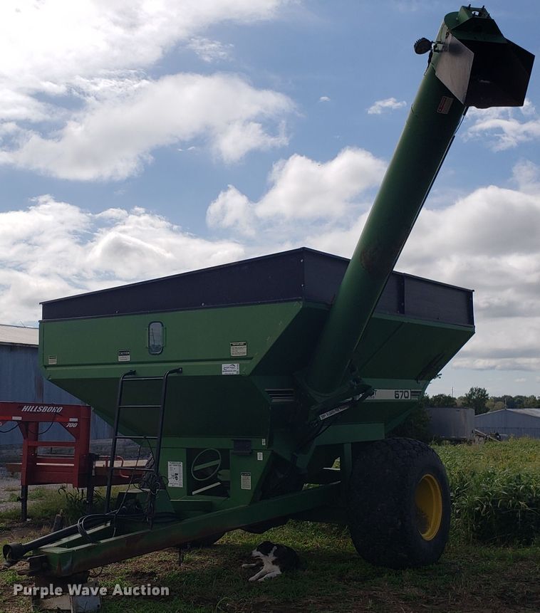 image for item DG7596 Brent 670 grain cart