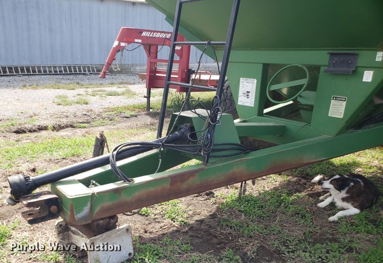 image for item DG7596 Brent 670 grain cart