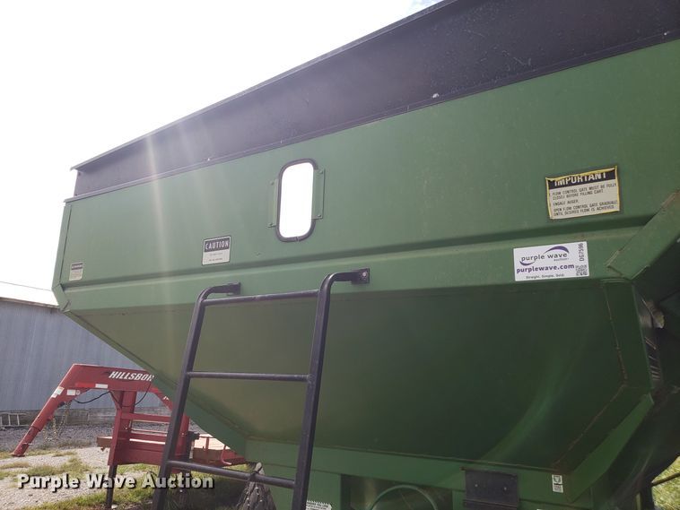 image for item DG7596 Brent 670 grain cart