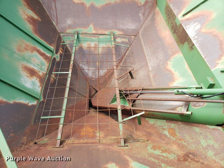 image for item DG7596 Brent 670 grain cart