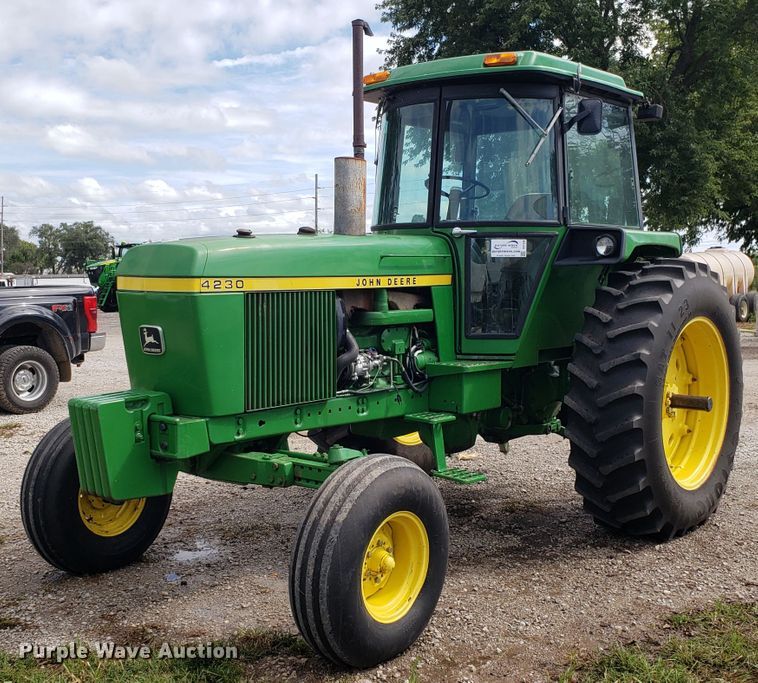 image for item DG7598 1975 John Deere 4230 tractor
