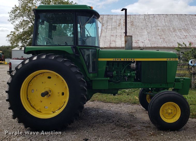 image for item DG7598 1975 John Deere 4230 tractor