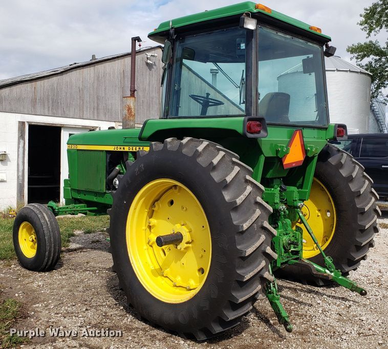 image for item DG7598 1975 John Deere 4230 tractor