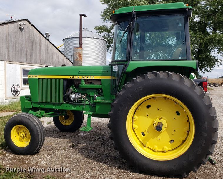 image for item DG7598 1975 John Deere 4230 tractor