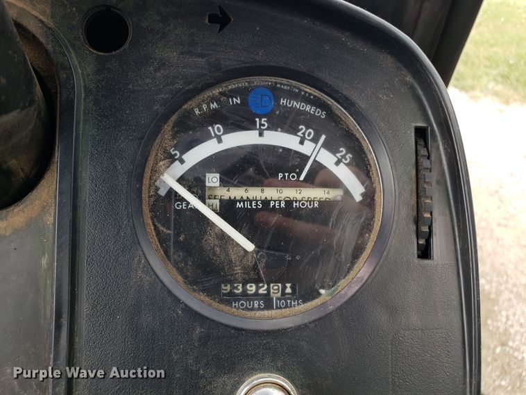 image for item DG7598 1975 John Deere 4230 tractor