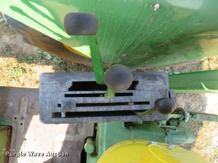 image for item DH1592 1969 John Deere 4000 tractor