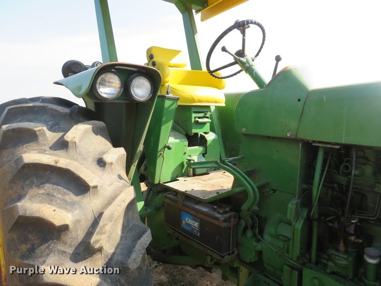 image for item DH1592 1969 John Deere 4000 tractor