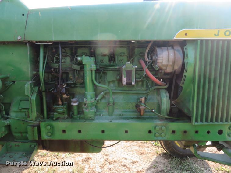 image for item DH1592 1969 John Deere 4000 tractor
