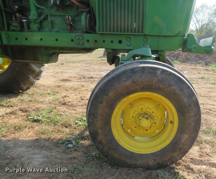 image for item DH1592 1969 John Deere 4000 tractor