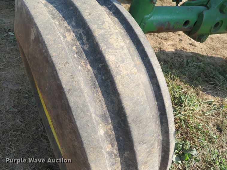 image for item DH1592 1969 John Deere 4000 tractor