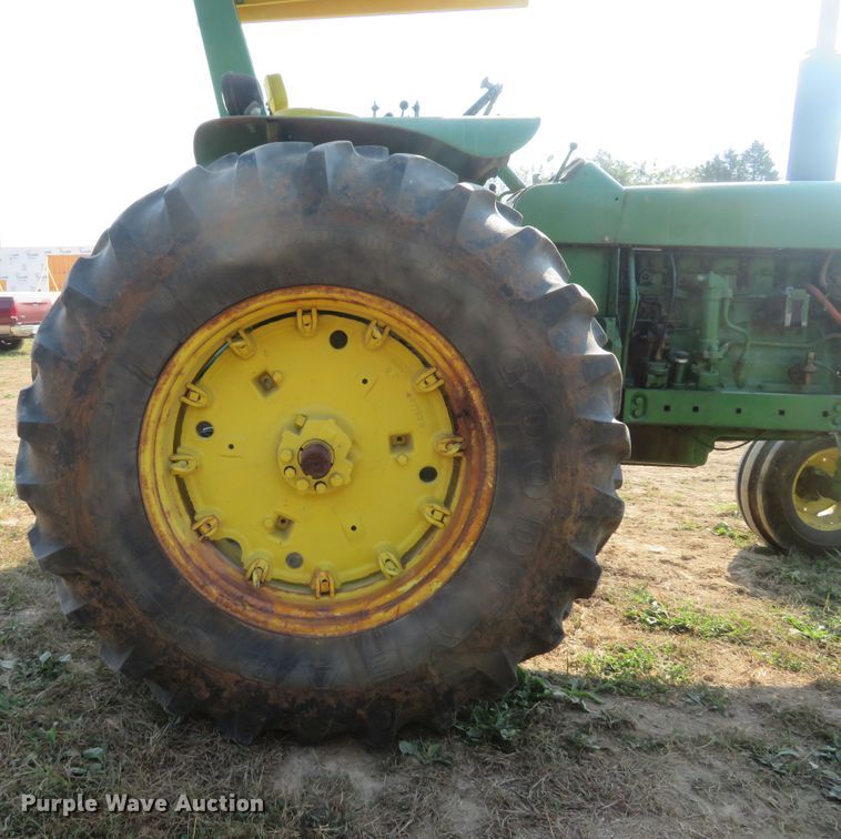 image for item DH1592 1969 John Deere 4000 tractor
