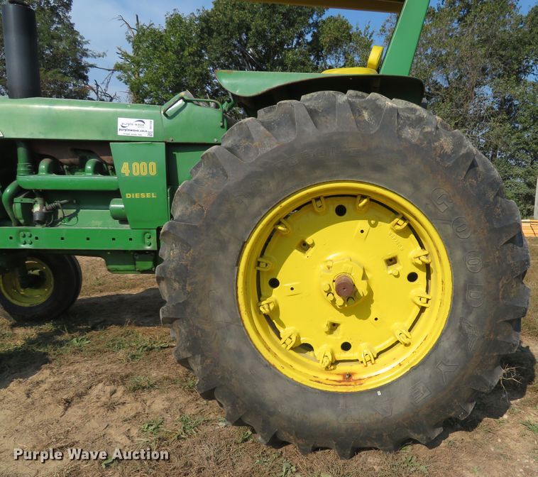 image for item DH1592 1969 John Deere 4000 tractor