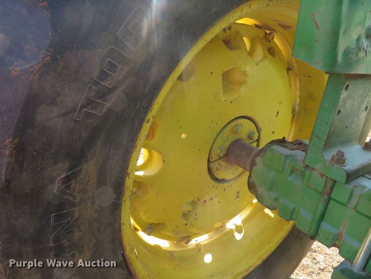 image for item DH1592 1969 John Deere 4000 tractor