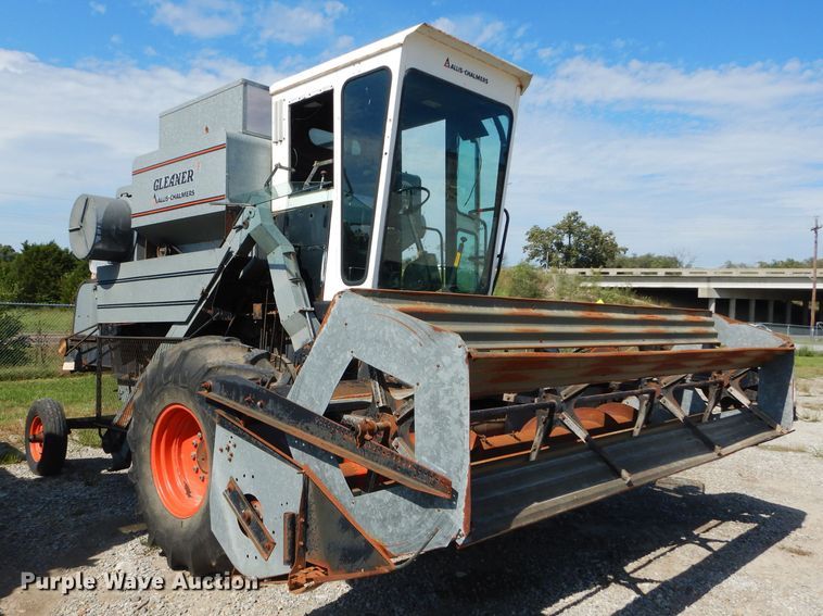 image for item DH2596 Gleaner F Corn Soybean Special combine