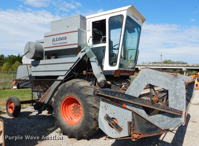 image for item DH2596 Gleaner F Corn Soybean Special combine