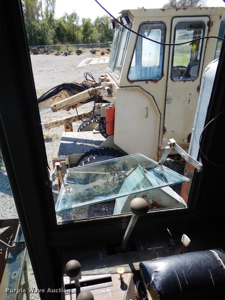 image for item DH2596 Gleaner F Corn Soybean Special combine