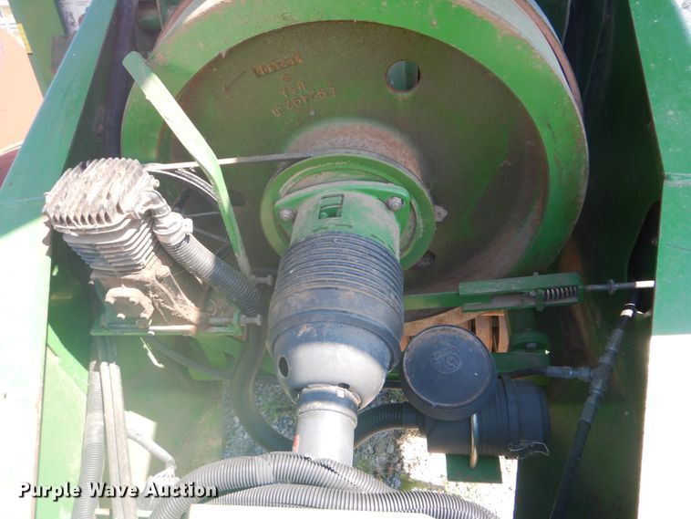 image for item DI2321 2001 John Deere 100 large square baler