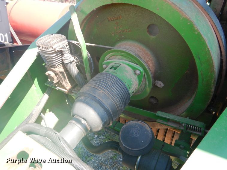 image for item DI2321 2001 John Deere 100 large square baler