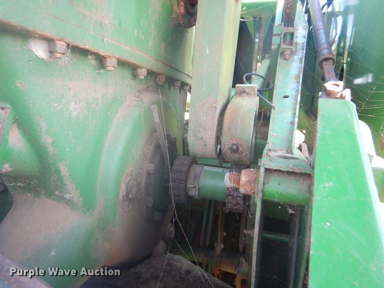 image for item DI2321 2001 John Deere 100 large square baler