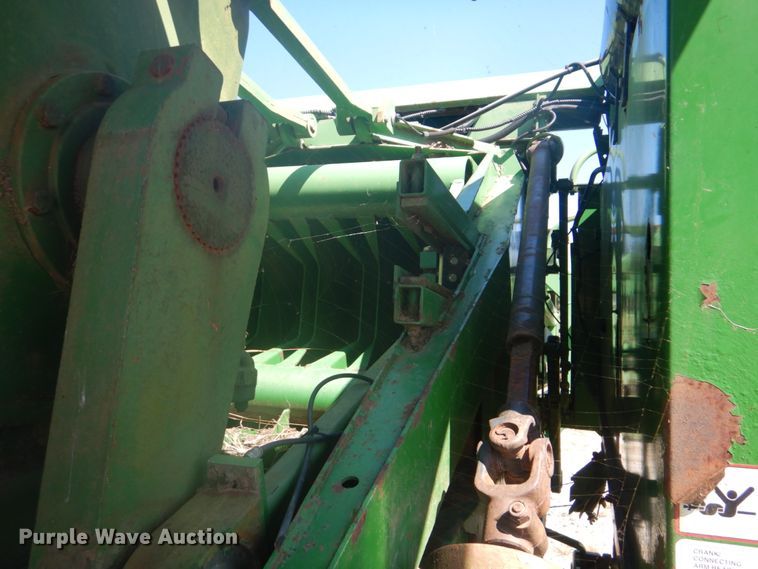 image for item DI2321 2001 John Deere 100 large square baler