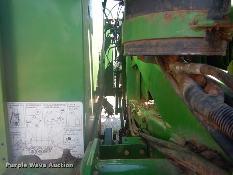 image for item DI2321 2001 John Deere 100 large square baler