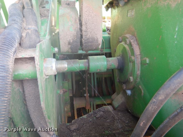 image for item DI2321 2001 John Deere 100 large square baler