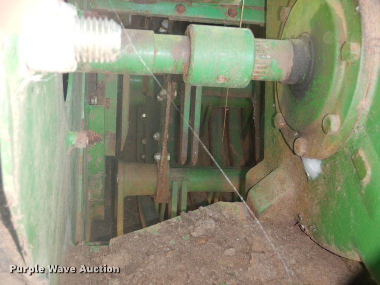 image for item DI2321 2001 John Deere 100 large square baler