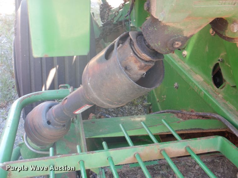 image for item DI2321 2001 John Deere 100 large square baler