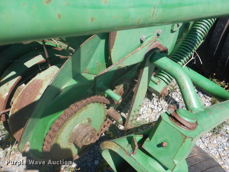 image for item DI2321 2001 John Deere 100 large square baler