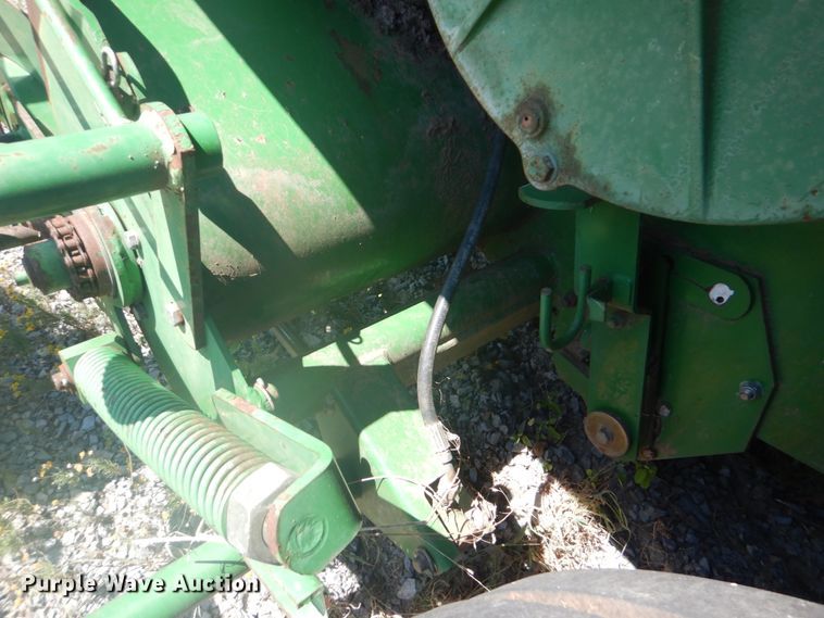 image for item DI2321 2001 John Deere 100 large square baler