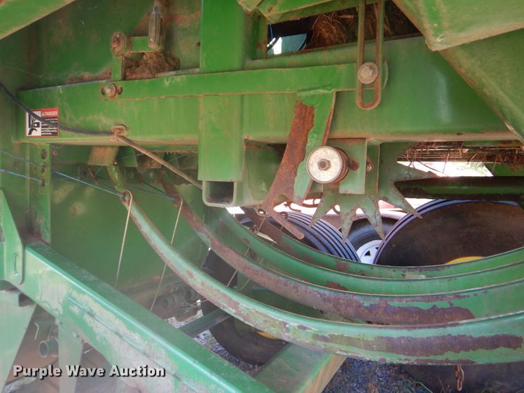 image for item DI2321 2001 John Deere 100 large square baler