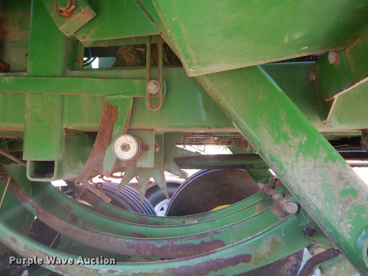 image for item DI2321 2001 John Deere 100 large square baler