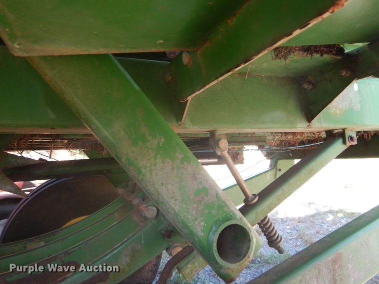 image for item DI2321 2001 John Deere 100 large square baler