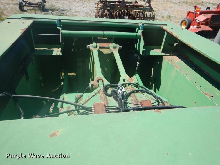 image for item DI2321 2001 John Deere 100 large square baler