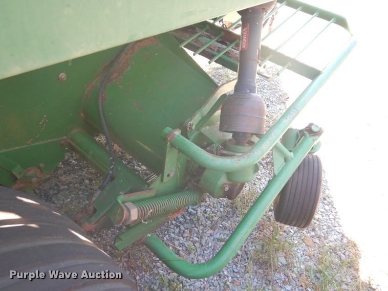 image for item DI2321 2001 John Deere 100 large square baler