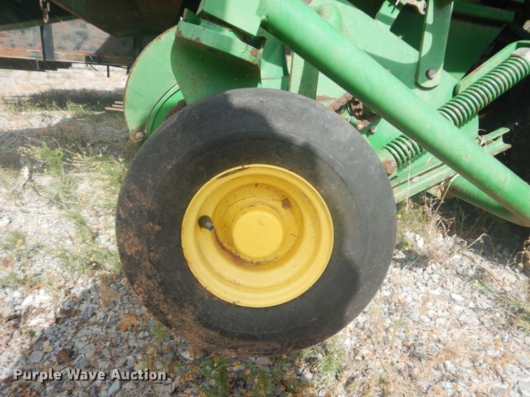 image for item DI2321 2001 John Deere 100 large square baler