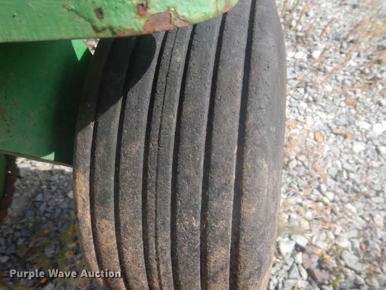 image for item DI2321 2001 John Deere 100 large square baler