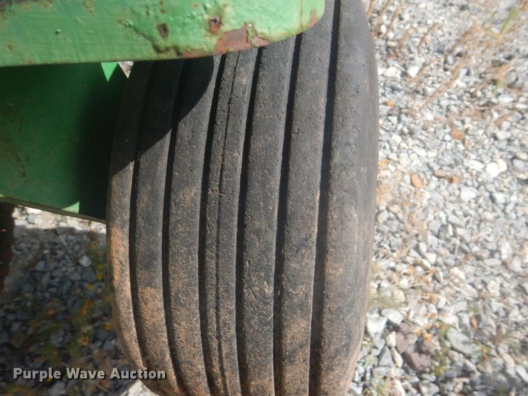 image for item DI2321 2001 John Deere 100 large square baler