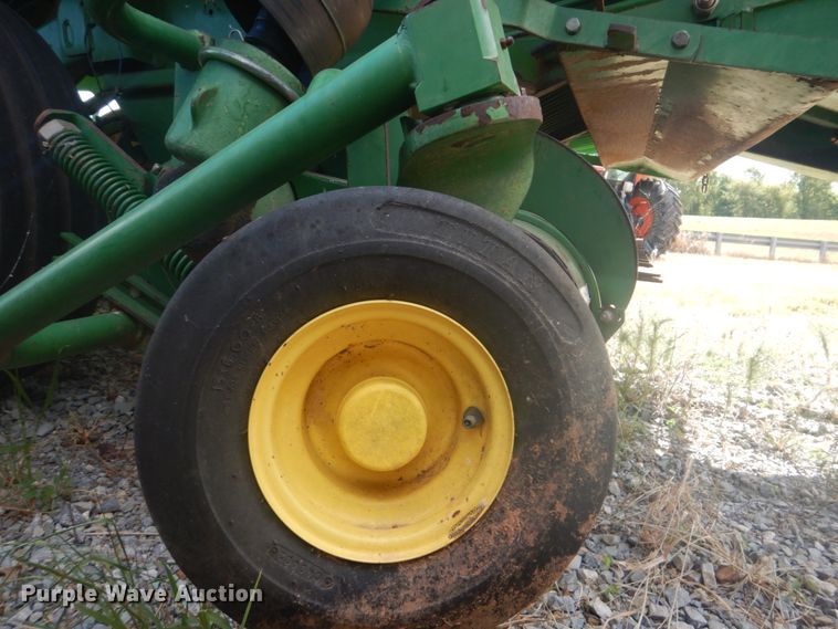 image for item DI2321 2001 John Deere 100 large square baler