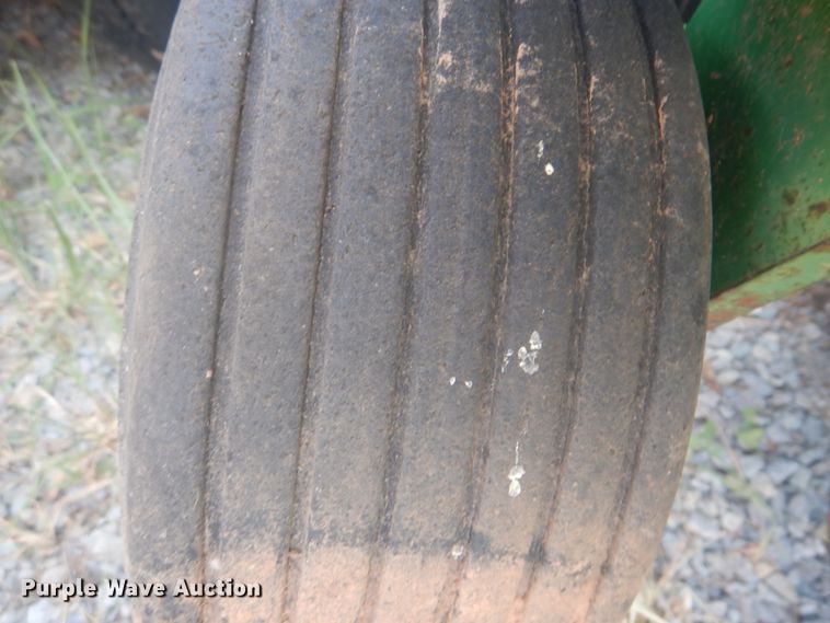 image for item DI2321 2001 John Deere 100 large square baler