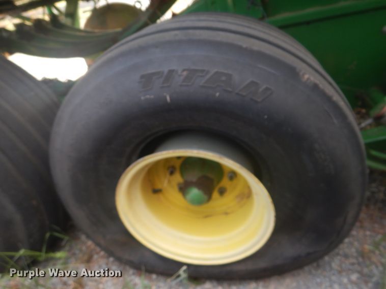 image for item DI2321 2001 John Deere 100 large square baler