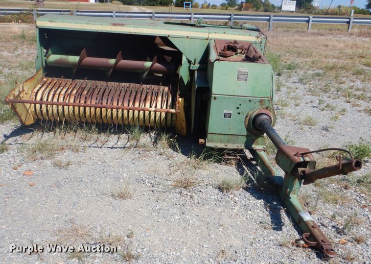 image for item DI2322 John Deere 347 small square baler